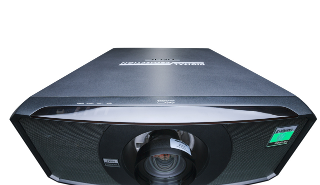 Digital E-Vision 10000i 4K+ RGB The new E-Vision 10000i shares the same advanced capabilities usually reserved for high-end 3-Chip products