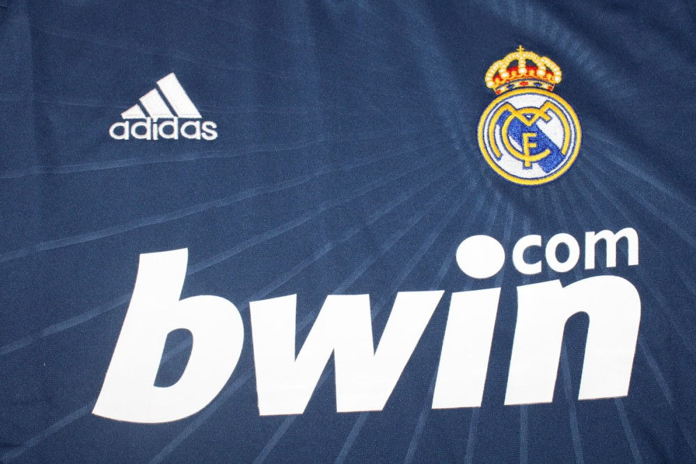 Real Madrid 2010/11 Away