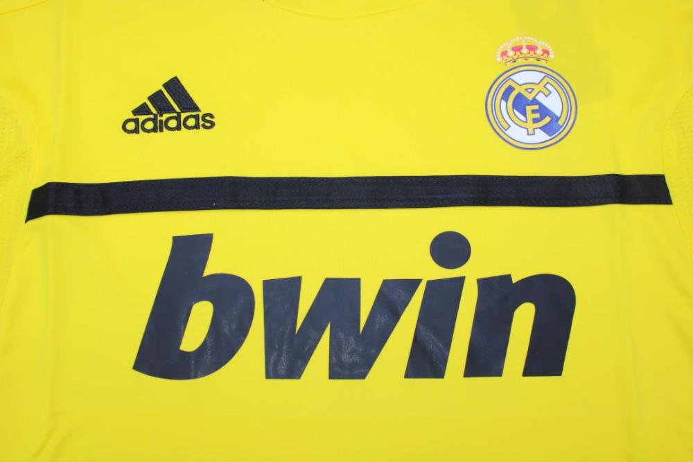 Real Madrid 2011/12 Yellow Goalkeeper