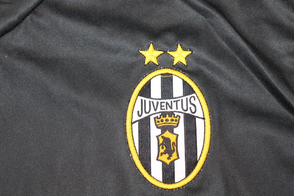 Juventus 2001/02 Away
