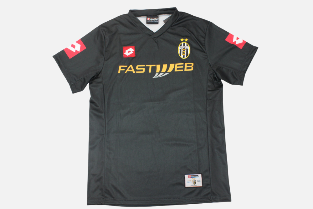 Juventus 2001/02 Away