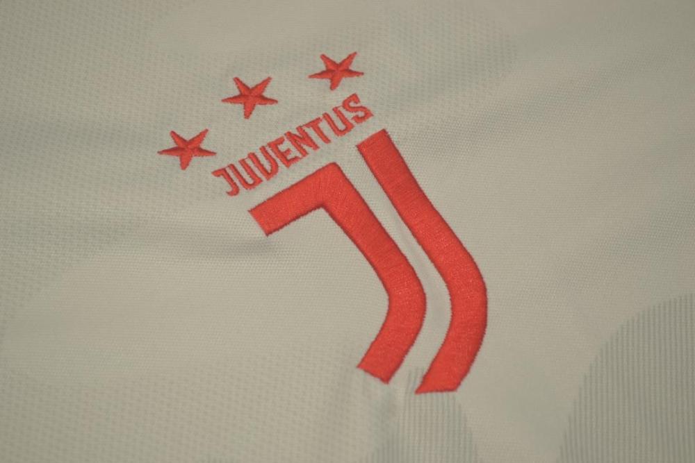 Juventus 19/20 Away