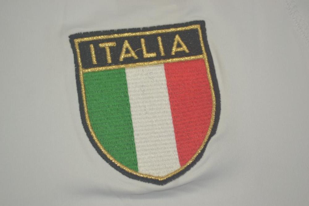 Italy 2000 Away