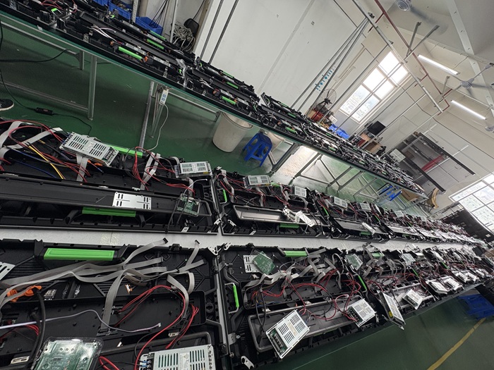 P3.91 Outdoor LED Rental Screen Assembled in the Factory Workshop