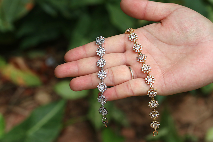 Retro Copper Inlaid Zircon Flower Geometric Bracelet Wholesale