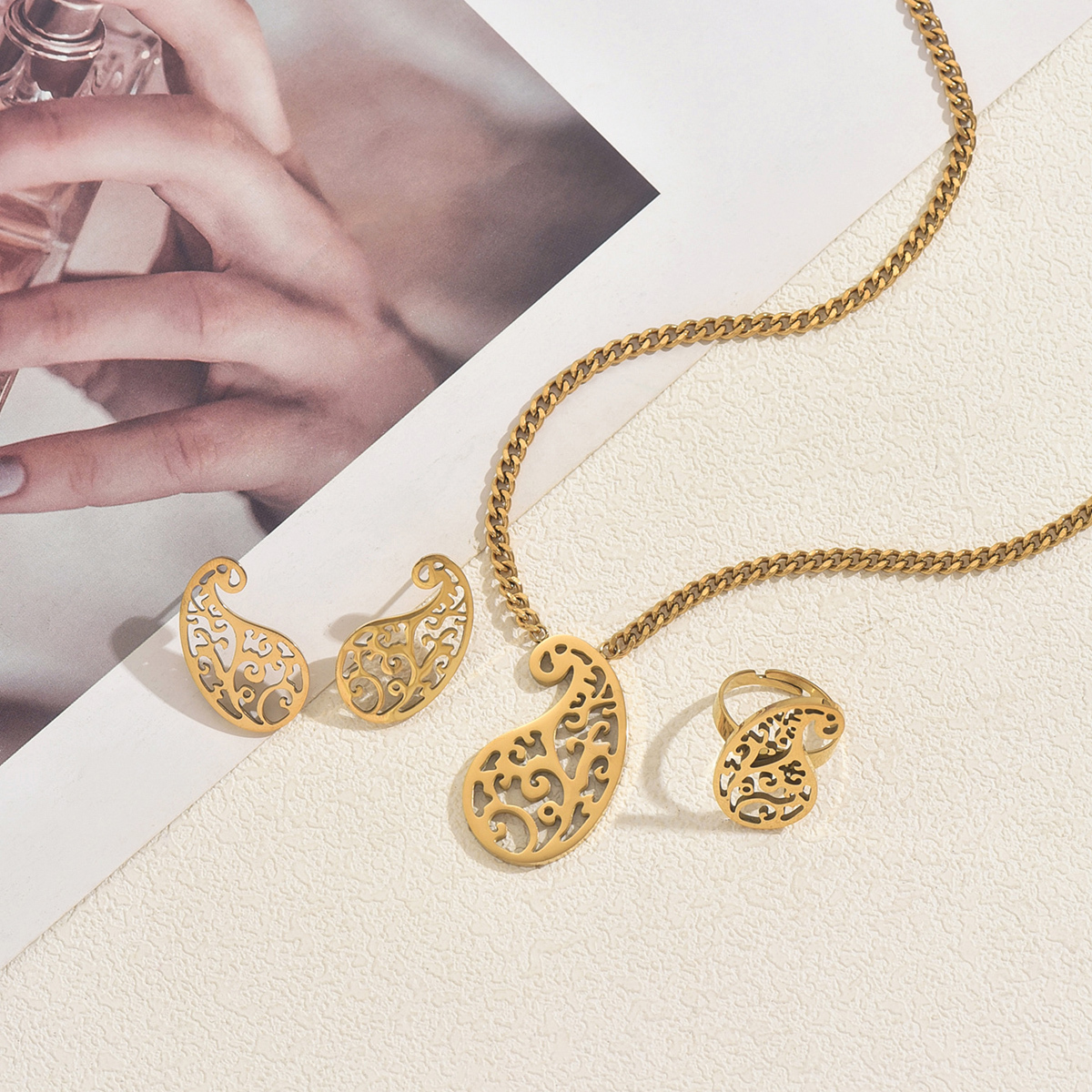 4-piece Stainless Steel Design Sense Classical Hollow Geometric Necklace Earrings Ring Jewelry Set Suitable For Party Celebration Festival Wear