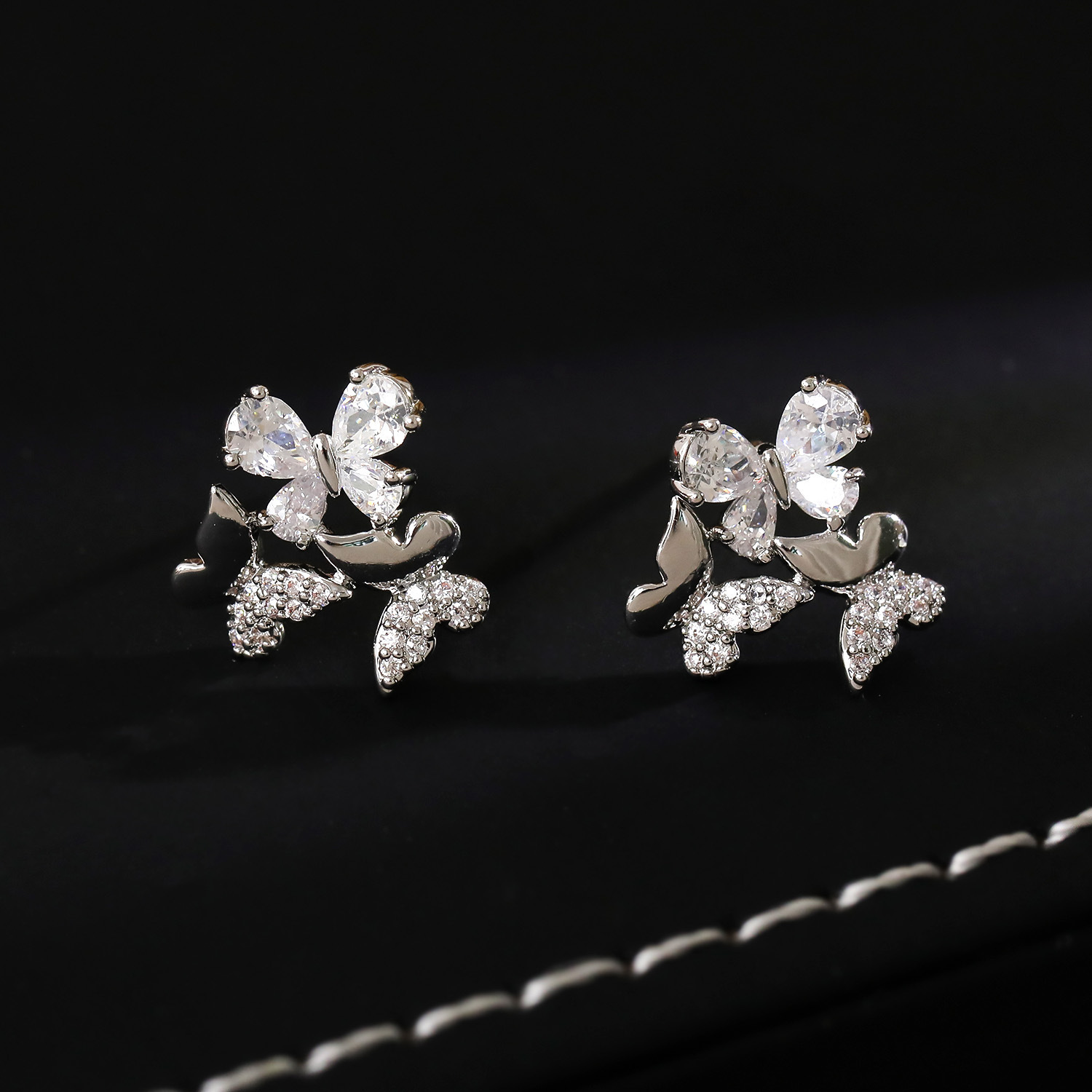 Exquisite Fashionable Super Shiny Zircon Three-Leaf Flower Earrings Personality Sweet Temperament Versatile Commute Ear Jewelry
