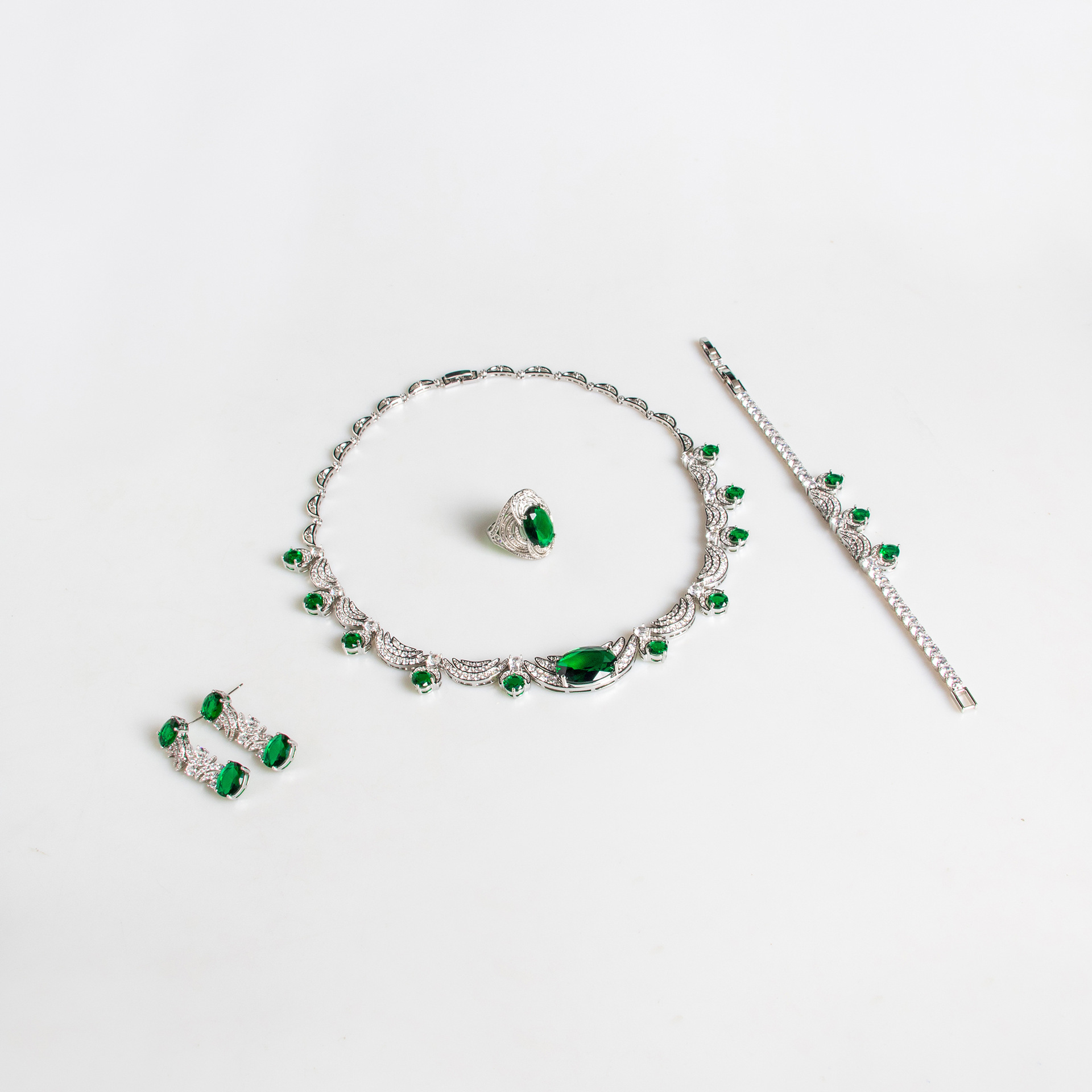 Luxurious Gemstone Jewelry Set Full Of Diamonds Four-Piece Set Including Necklace Earrings Bracelet Ring For Elegant Women