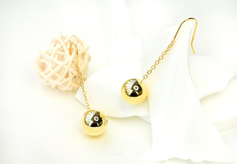 Elegant Silver Needle Metal Ball Stud Earrings Women's Fashion OL Style Simple Atmosphere Autumn Winter Jewelry Accessories