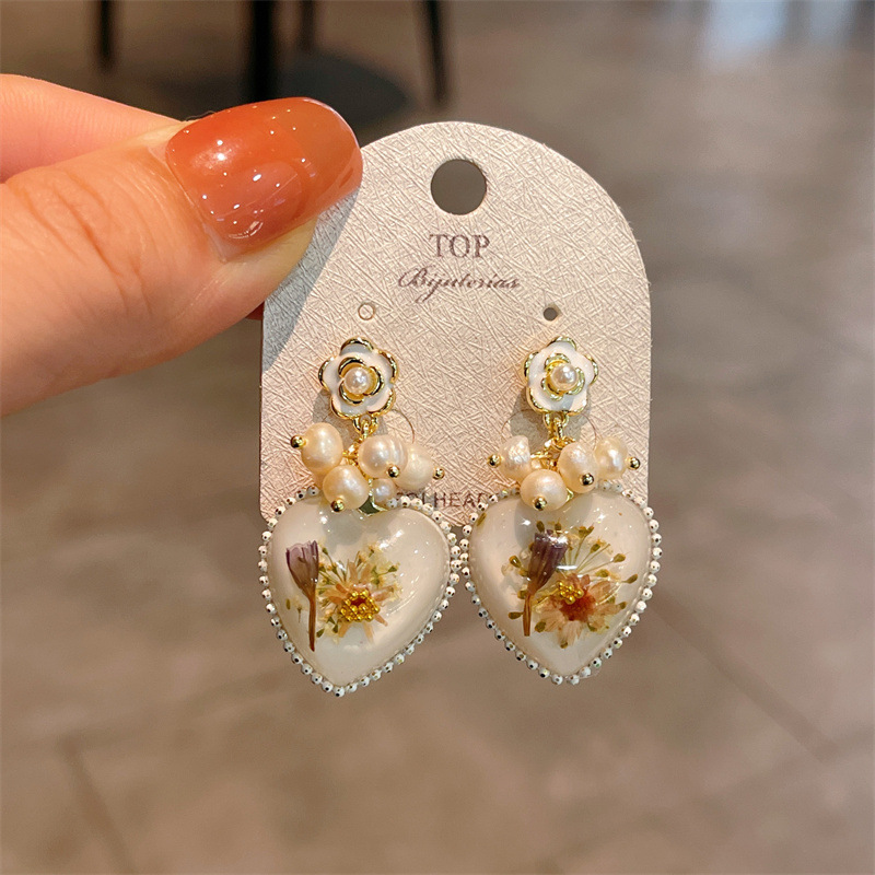 1 Pair Simple Style Classic Style Heart Shape Inlay Resin Freshwater Pearl Copper Pearl Drop Earrings