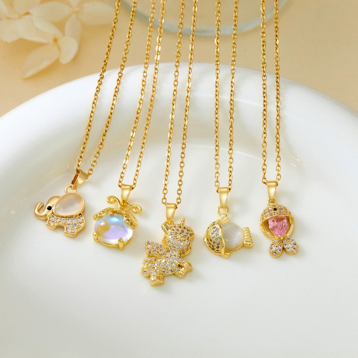 New Style Pink Zircon Fish Pendant Necklace Titanium Steel Cute Animal Design Sensation Fashionable Women's Jewelry Accessory