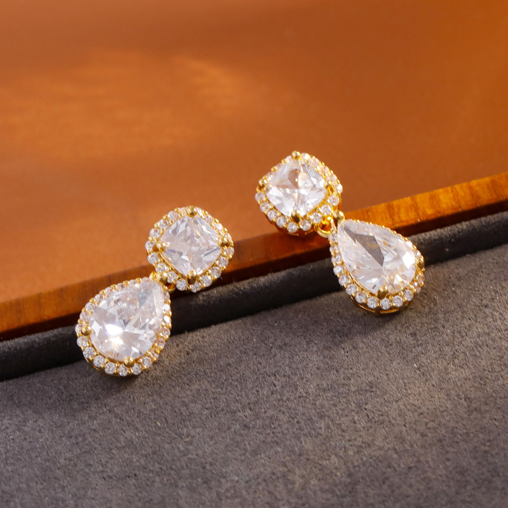 Slimming Short Stylish Women's Earrings Super Shiny Elegant Fashionable Jewelry Accessories Geometric Pattern Copper Material