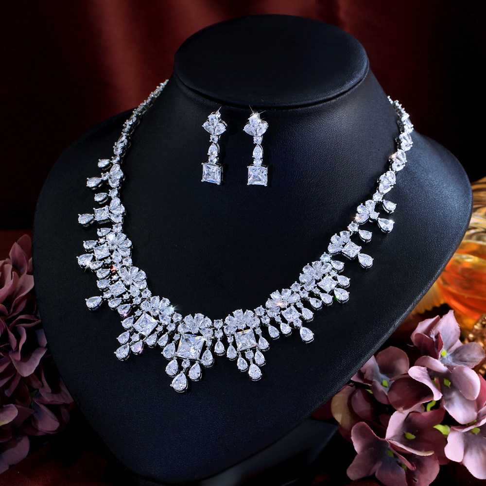 Luxurious Copper Zirconia Jewelry Set Necklace And Earrings Sparkling Wedding Dress Suitable For Women To Wear To Weddings Or Banquets