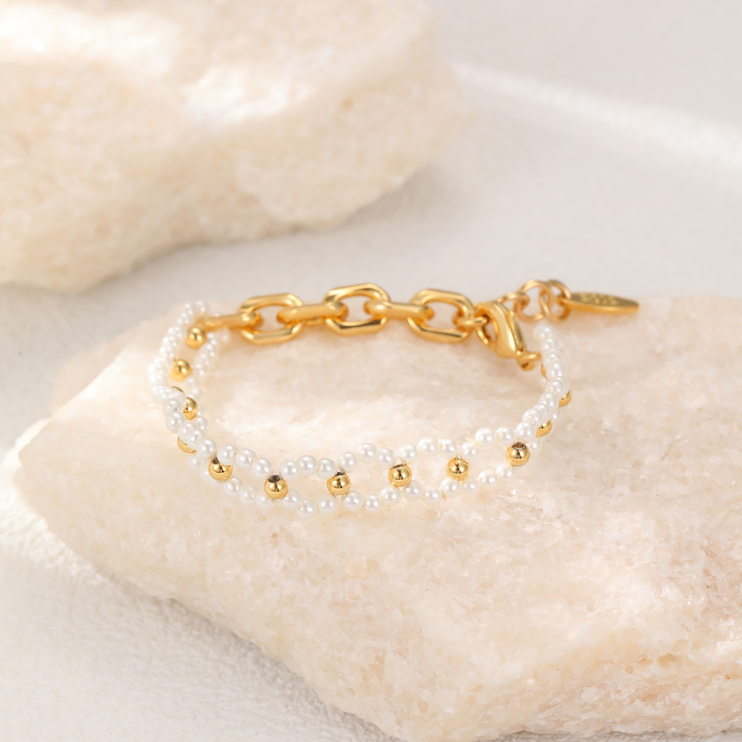 Classic Fashion Versatile Lightweight Luxury 18K Gold Plated Natural Genuine Pearl Bracelet Geometric Pattern Copper Material