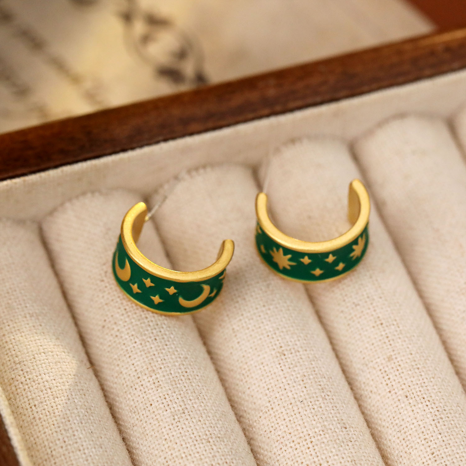 Retro Green Oil Drop C-Shaped Half-Moon Earrings Hong Kong Style Fashionable Elegant Star Moon Dream Series Jewelry Accessories