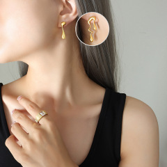 F142-Gold Asymmetric Earrings