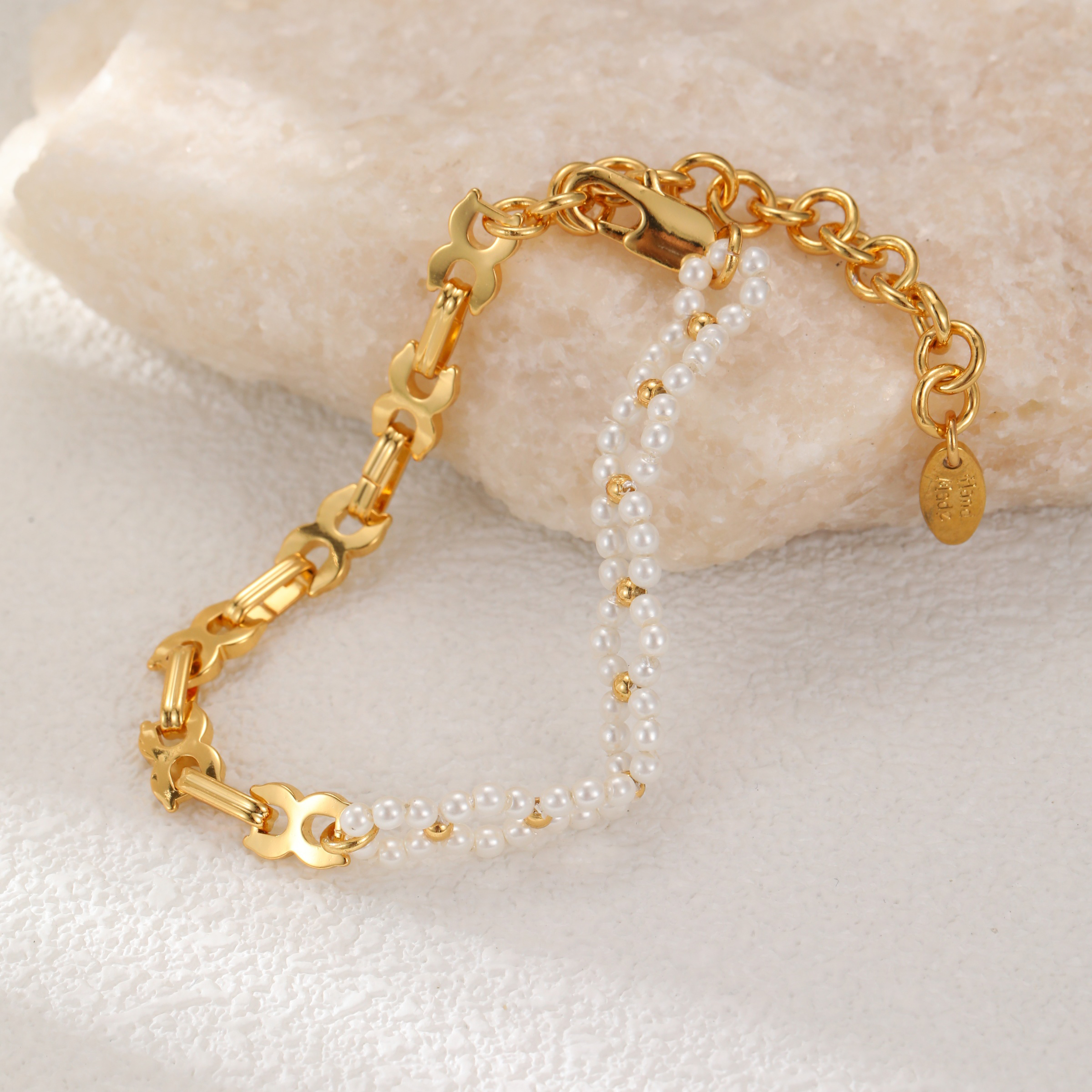 Classic Fashion Versatile Lightweight Luxury 18K Gold Plated Natural Genuine Pearl Bracelet Geometric Pattern Copper Material
