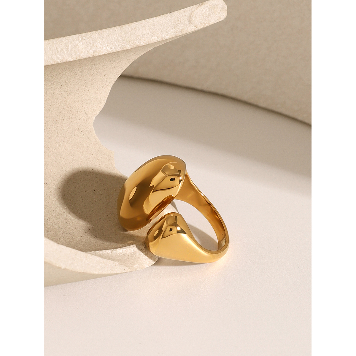 304 Stainless Steel Solid Color PVD Coated 18K Real Gold Plated Elegant Luxurious Classic Style Open Rings