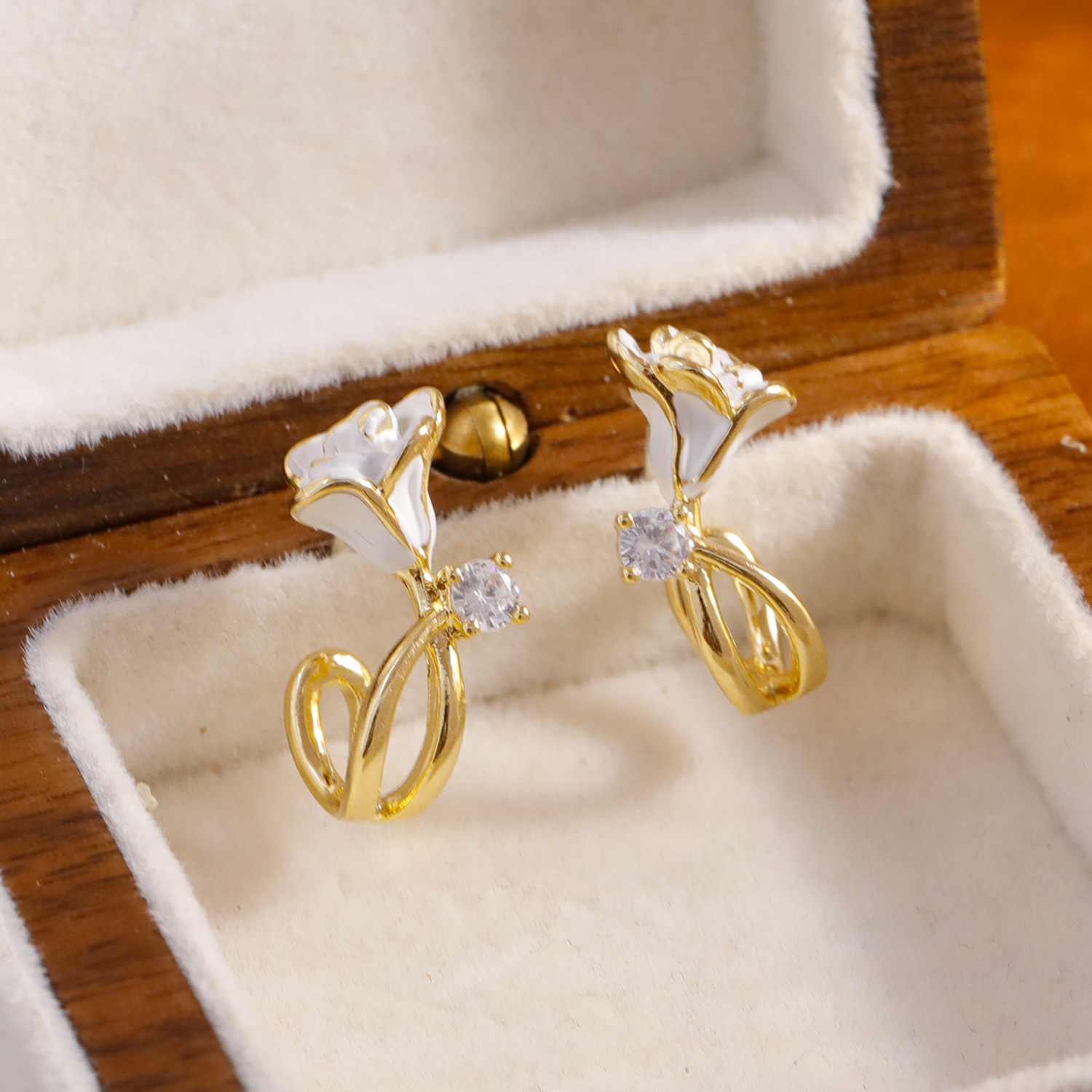 Elegant White Rose French Style Earrings Unique Design Sensation Small Audience Trendy Flower Craft With Zirconia Women's Jewelry
