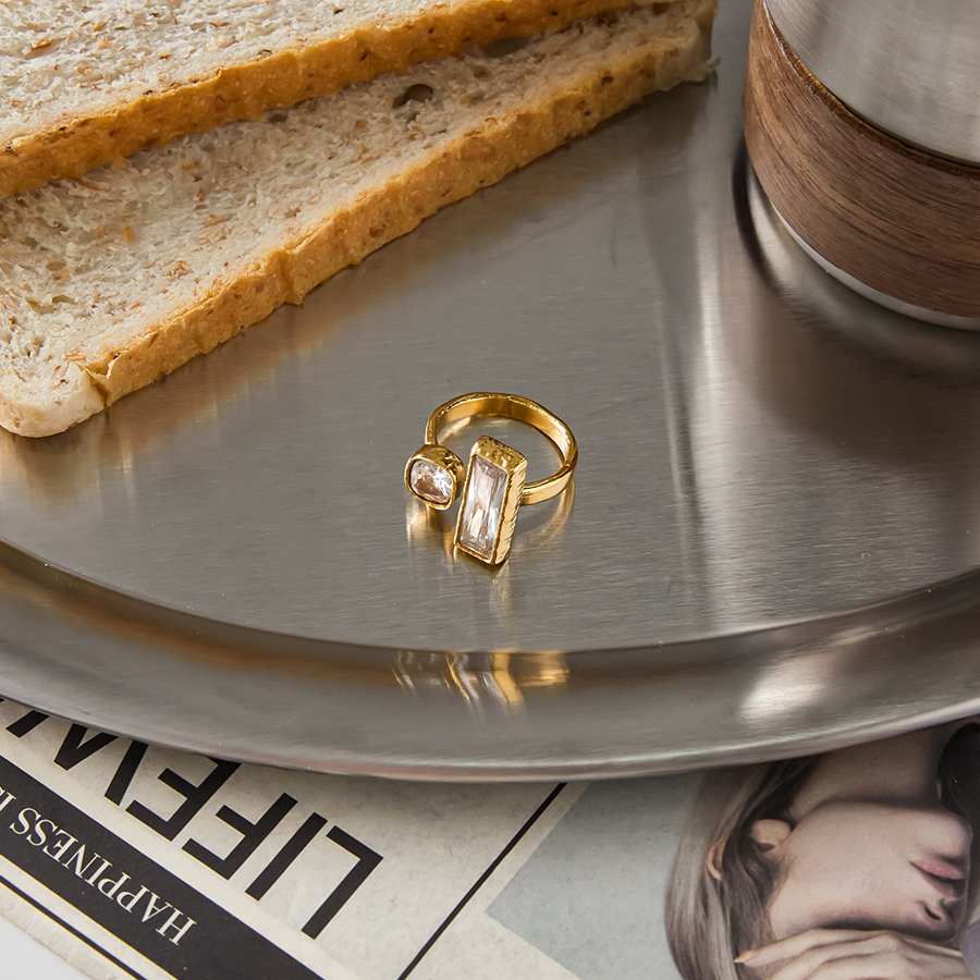 Ladies Classic Style Open Ring Stainless Steel 18K Gold Square And Round Diamond Decorated Ring Travel Suitable All Seasons