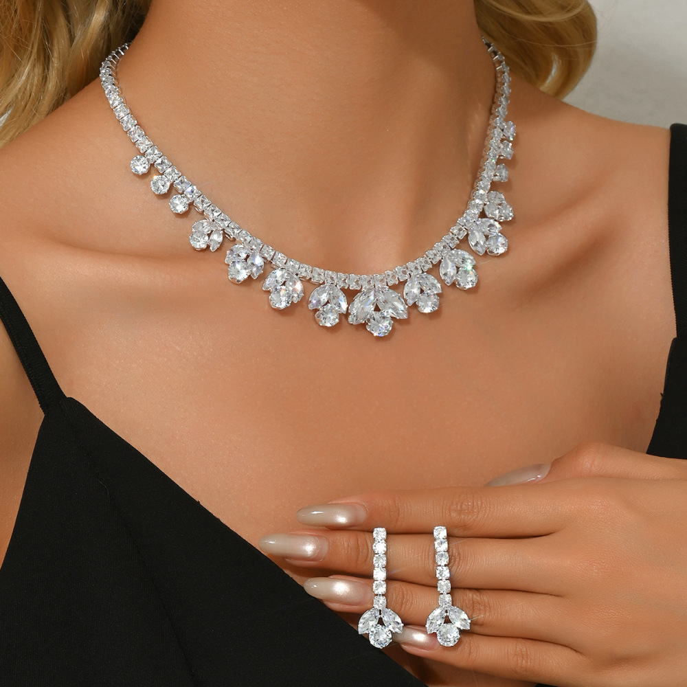 Elegant Crystal Zircon Drop Shaped Earrings Necklace Set Lightweight Simple Fashion Clavicle Chain Jewelry Accessories