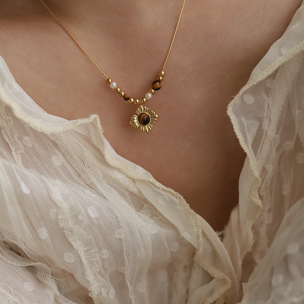 PVD Coated Real Gold Plated 18K Gold Flower 304 Stainless Steel IG Style Classic Style Waterproof Non Tarnish Titanium Steel Pendant Necklace