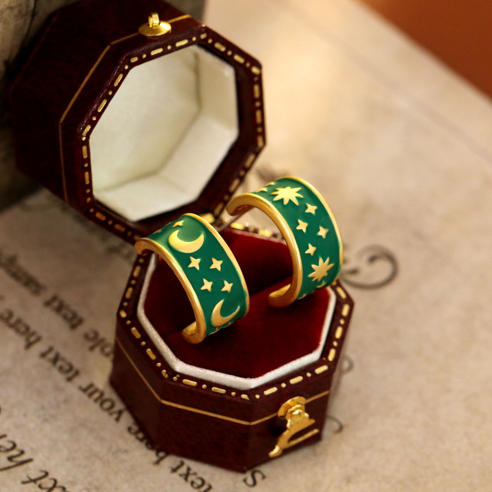Retro Green Oil Drop C-Shaped Half-Moon Earrings Hong Kong Style Fashionable Elegant Star Moon Dream Series Jewelry Accessories
