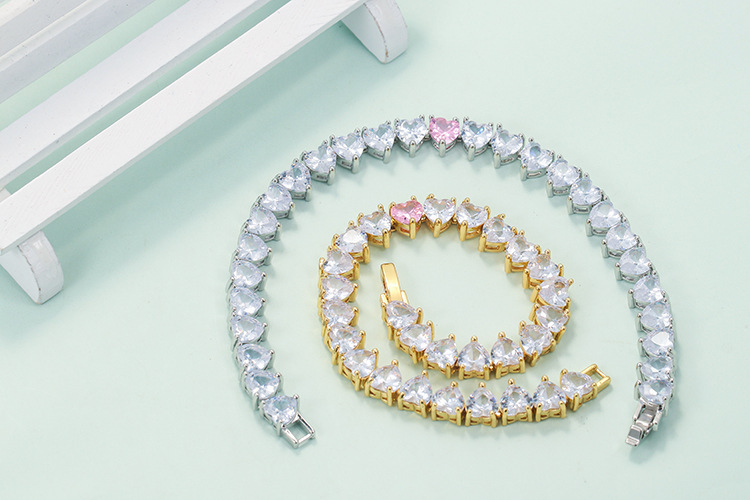 Simple Fashion Geometric Heart Pink Diamond Zircon Copper Bracelet