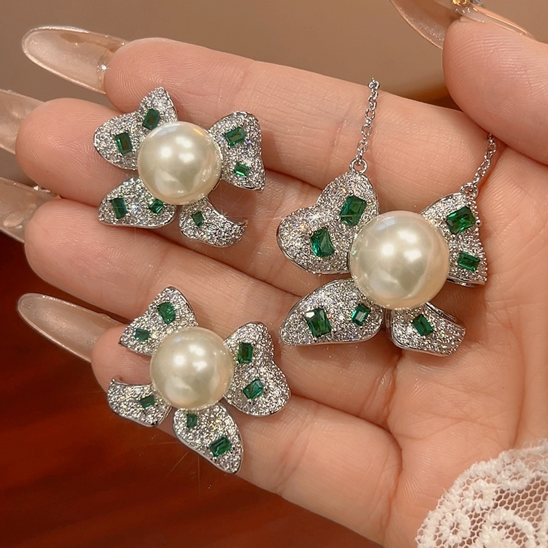 Green Butterfly Knot Pearl Necklace Earrings Set Women's Fashion High-End Lightweight Luxury Engraved Jewelry Accessories