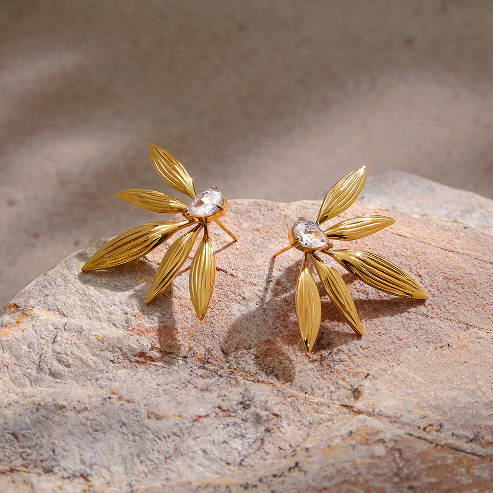 Women's Classic Style 18K Gold Stainless Steel + Zircon White Water Drop Zircon Leaf Earrings Pair