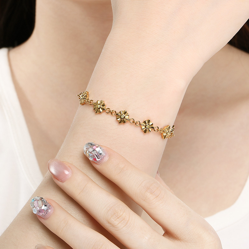 Minimalist Design 304 Stainless Steel Twelve Colors Four-Pointed Star Vacuum Electroplated 18K Real Gold Rhinestone Simple High-End Accessories Hand Jewelry