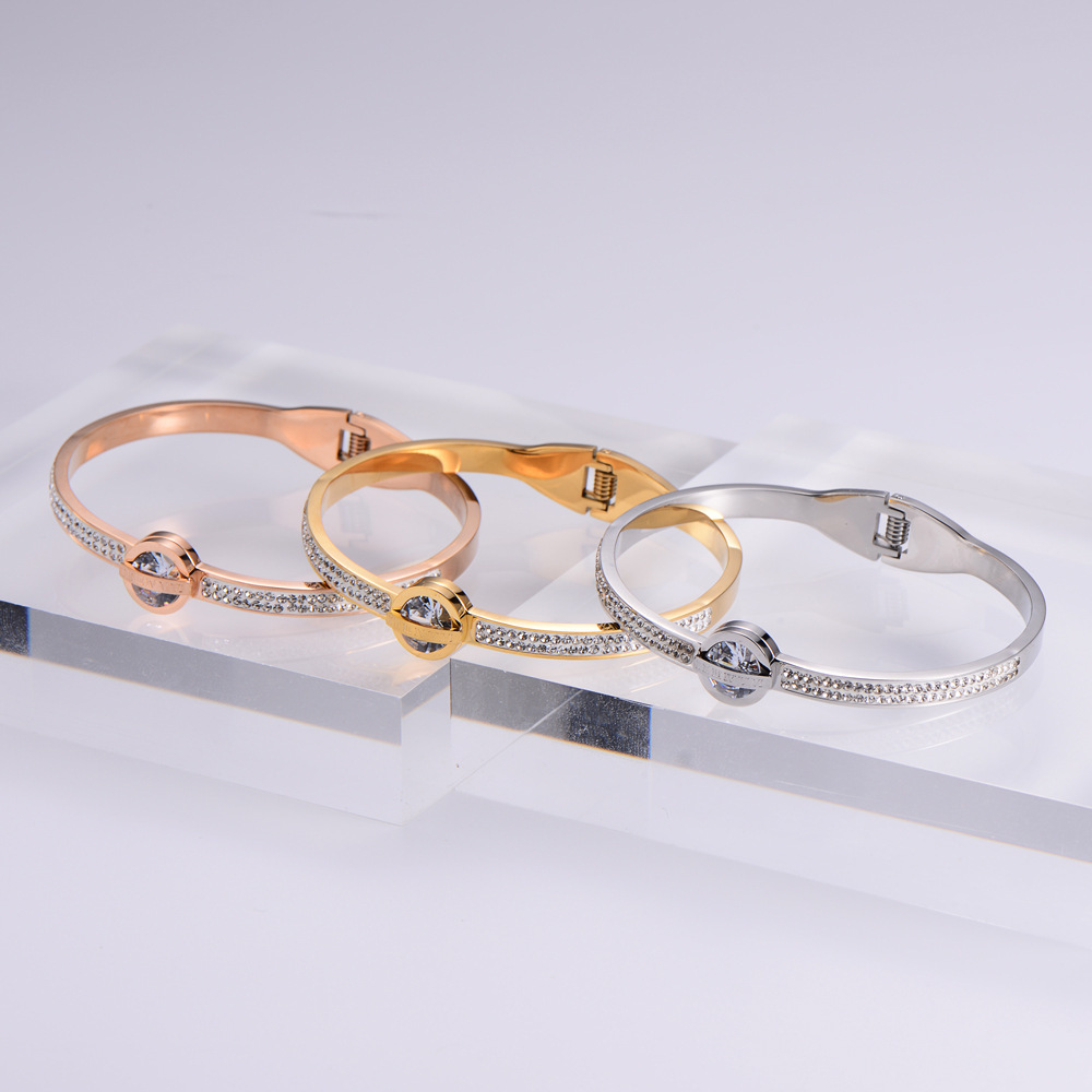PVD Coated 18K Gold Plated Heart Stainless Steel Simple Style Waterproof Non Tarnish