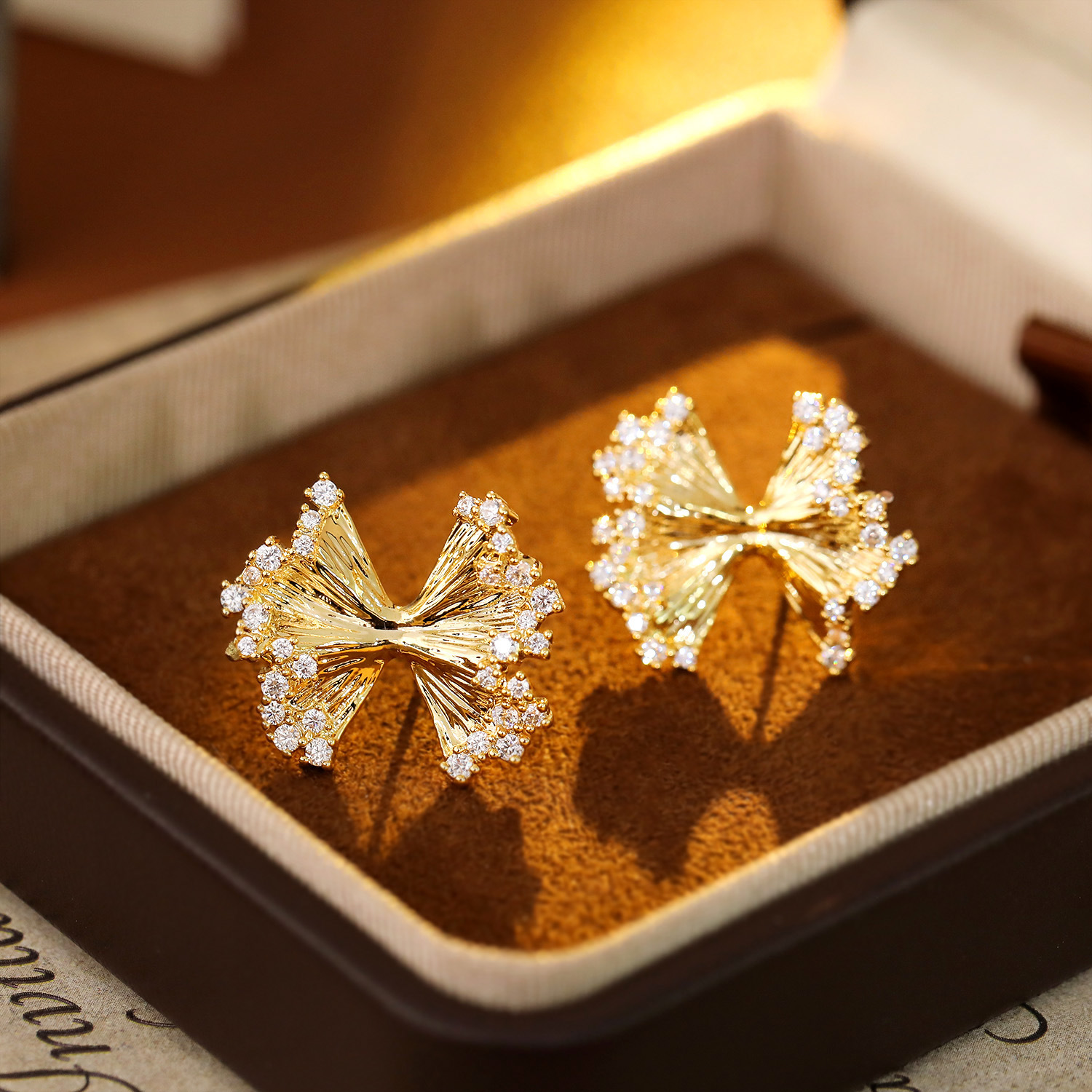 Fashionable Butterfly Knot Zircon Metal Earrings Elegant High-End Feelings Women's Style Geometric Pattern Fashion OL Ear Jewelry