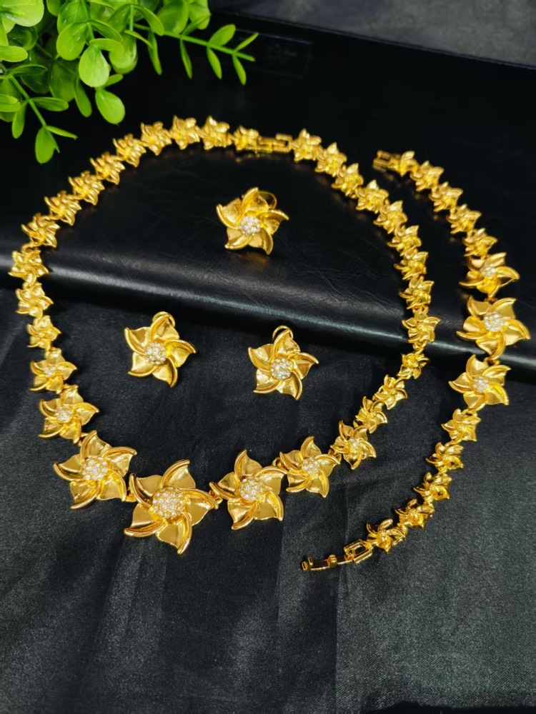 Middle East Dubai Jewelry Set Vietnam Bride Wedding Accessories Necklace Bracelet Earrings Ring Four Piece Set Floral Design