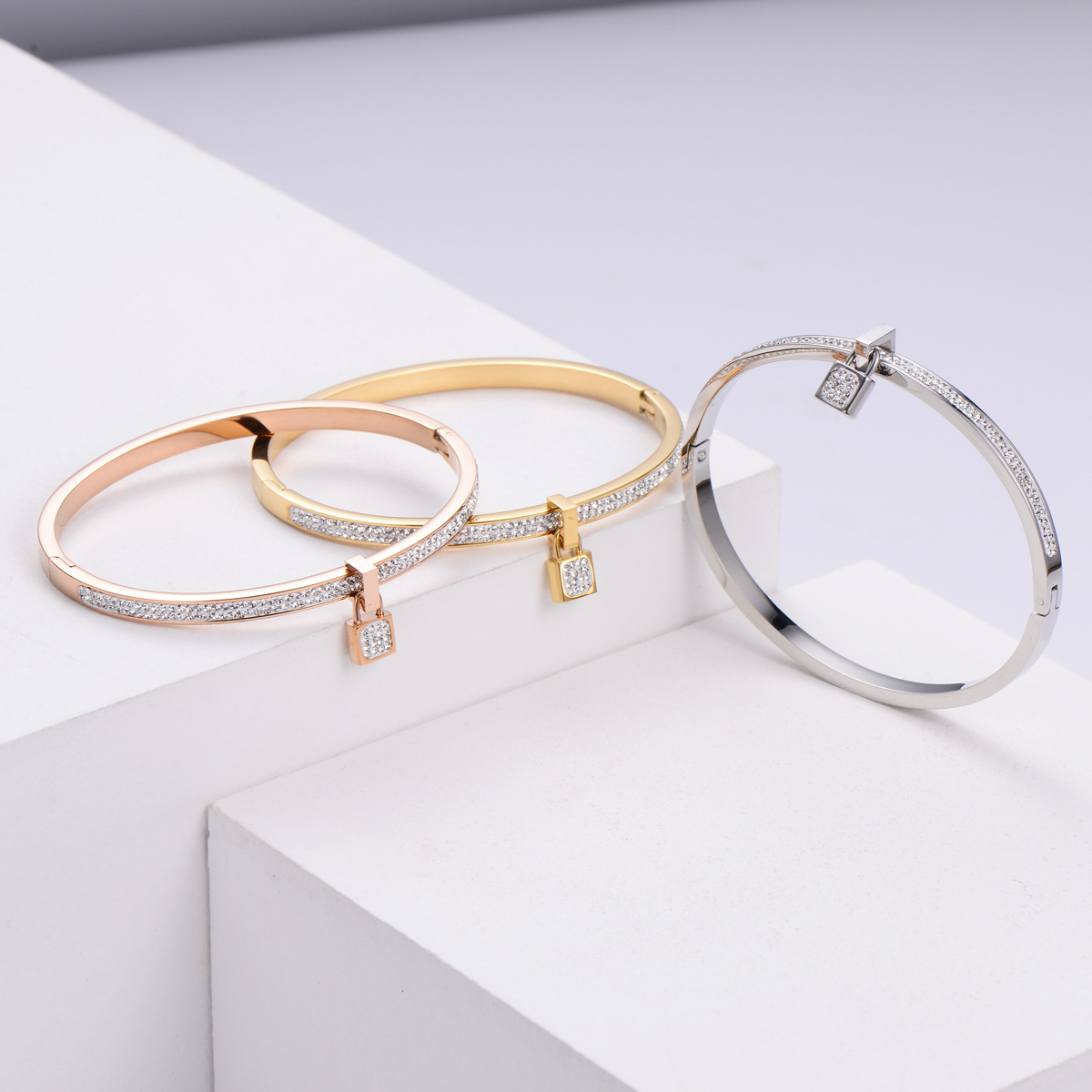 PVD Coated 18K Gold Plated U Shape 304 Stainless Steel Waterproof Non Tarnish