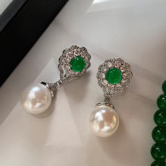 RF609 [Natural Green Chalcedony]