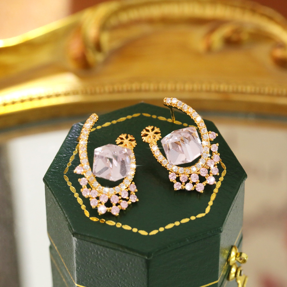 Elegant Pink Zircon Stud Earrings Fashionable Geometric Pattern Women's Jewelry Accessories Shiny Gentle Lady Ear Decor High-End Hoops