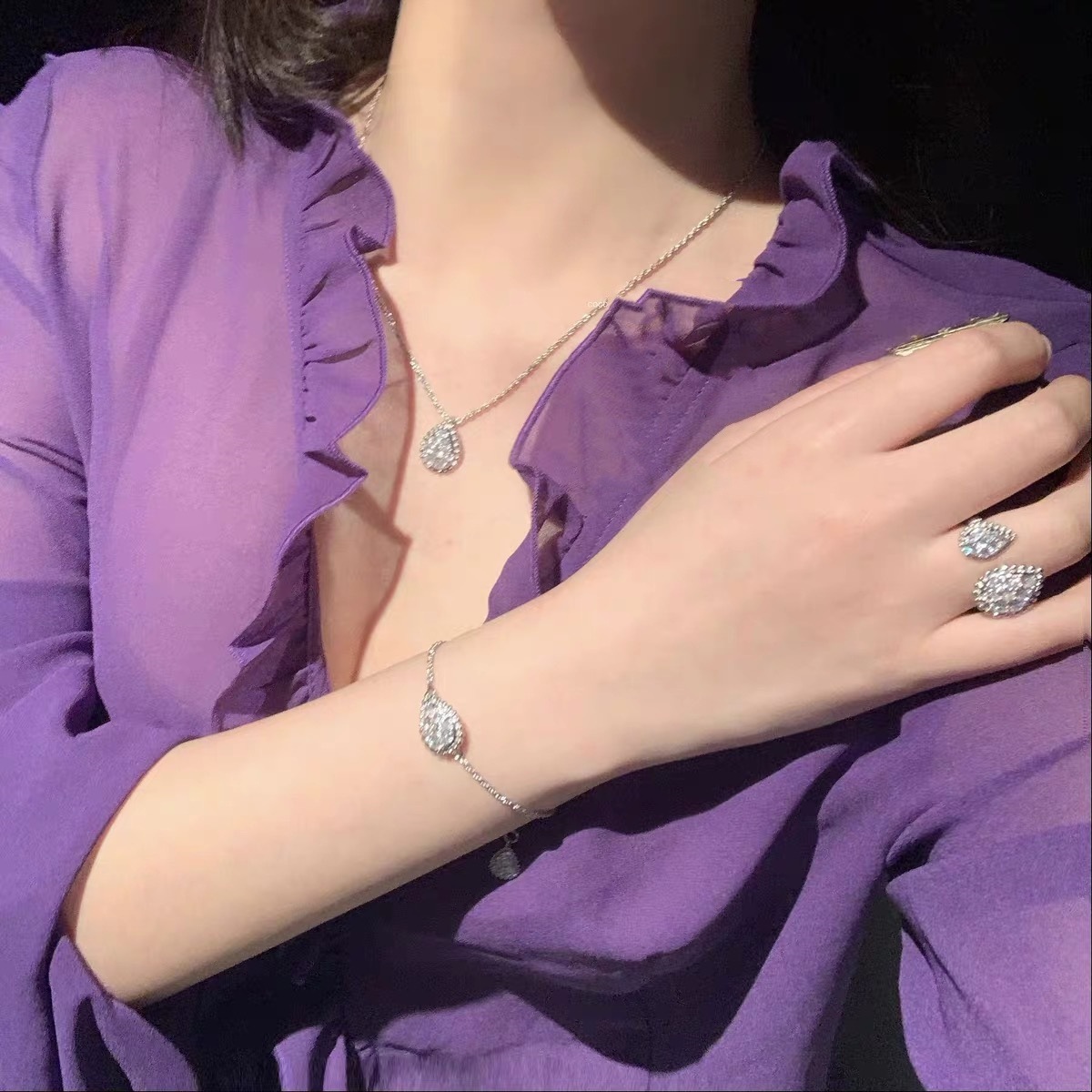 French Luxury Water Drop Diamond Necklace For Women 18K Gold Plated Twist Chain Classic Elegant Collarbone High-Quality Craftsmanship