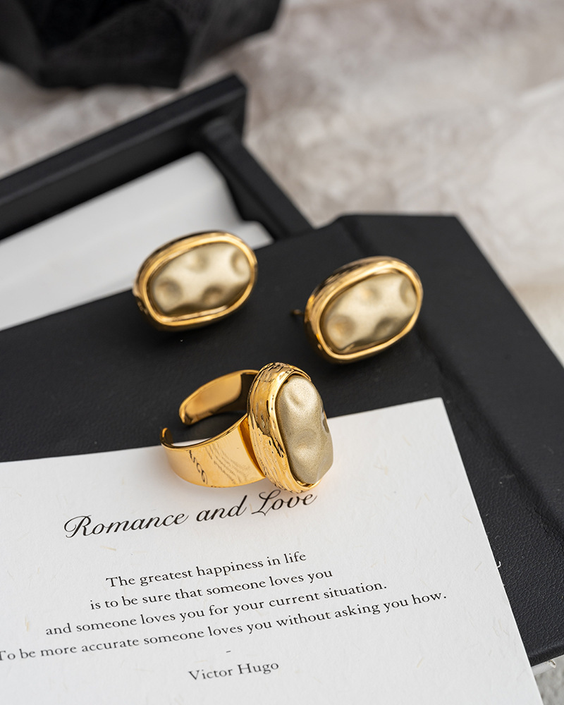 Earring Women's Unique Design Oval Shape Gold Color Minimalist Cold Style Stud Earrings High-End Feelings Jewelry Accessories