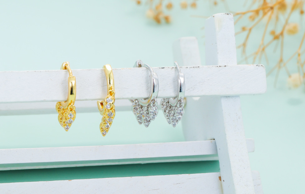 Simple Glossy Ring Inlaid Zircon Ear Bone Clip