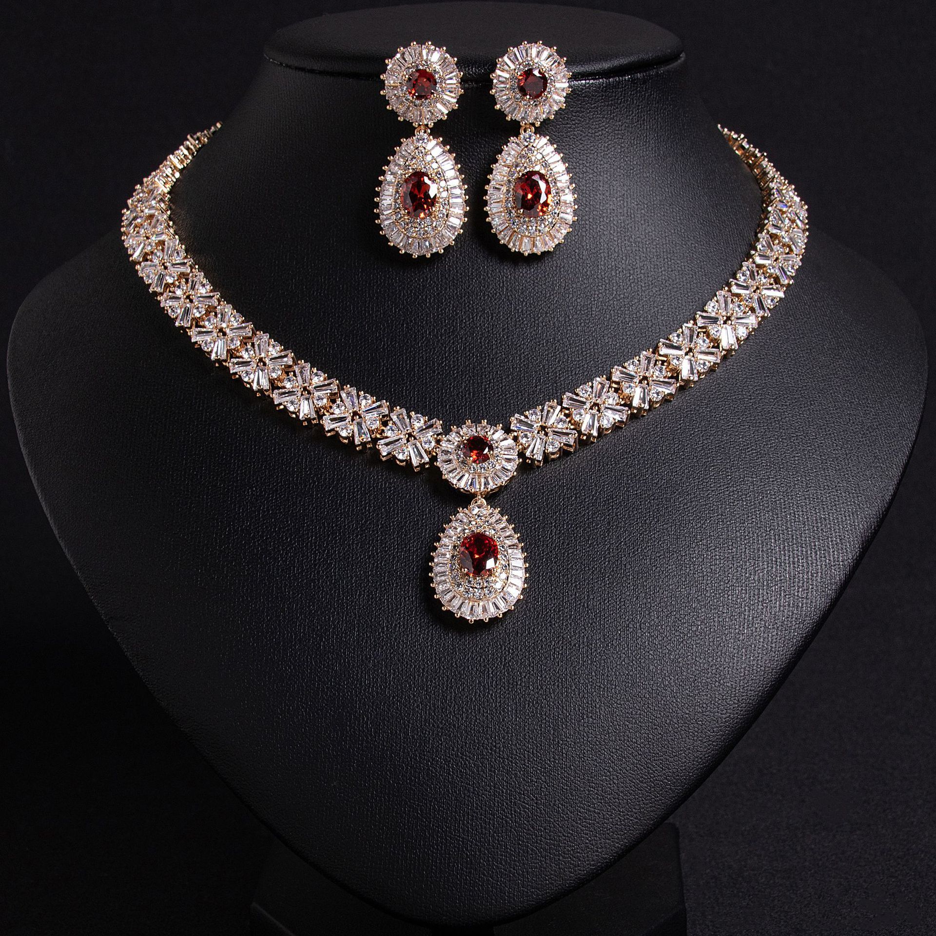 Classic 3A Zircon Waterdrop Pendant Necklace And Clip-On Earrings Jewelry Set Bridal Set Luxury Style Copper Material Women