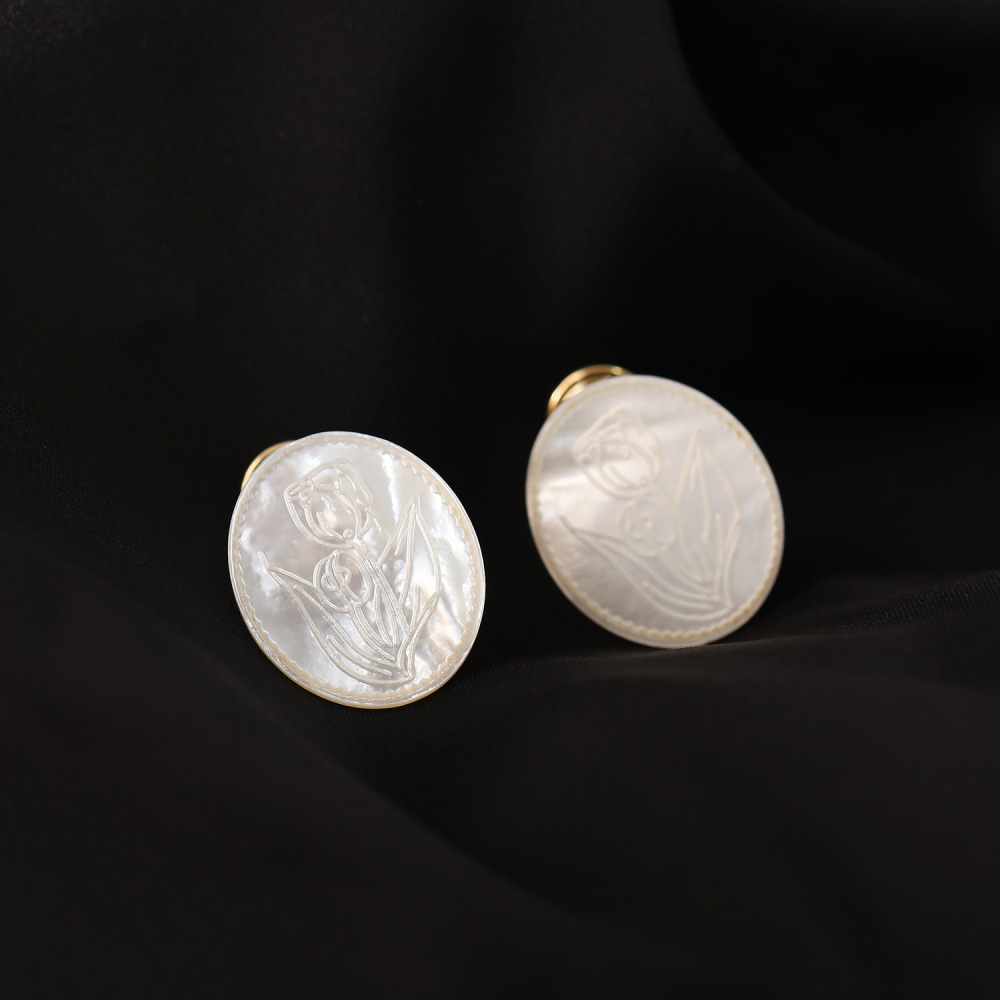 French Style Natural Shell Carved Tulip Earrings High-End Abalone Jewelry No Piercing Required Elegant Fashion Accessories