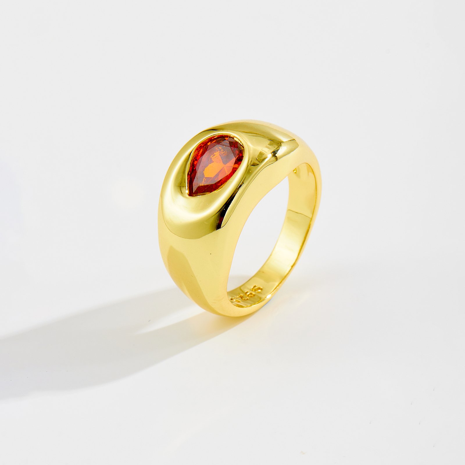 Elegant European Design Pear Shaped Zircon Ring Vintage Style Gold Plated 18K Yellow Gold Simple Fashion Women's Ring