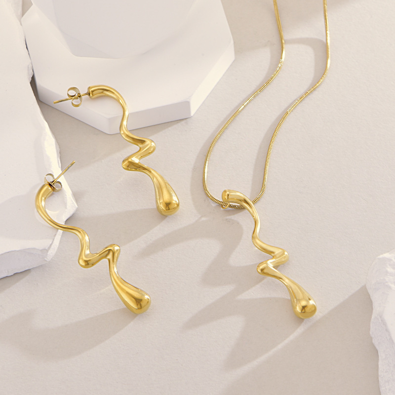 304 Stainless Steel Solid Color Ion Plating (IP) 18K Real Gold Plated Simple Style Classic Style Waterproof Non Tarnish Plating Jewelry Set
