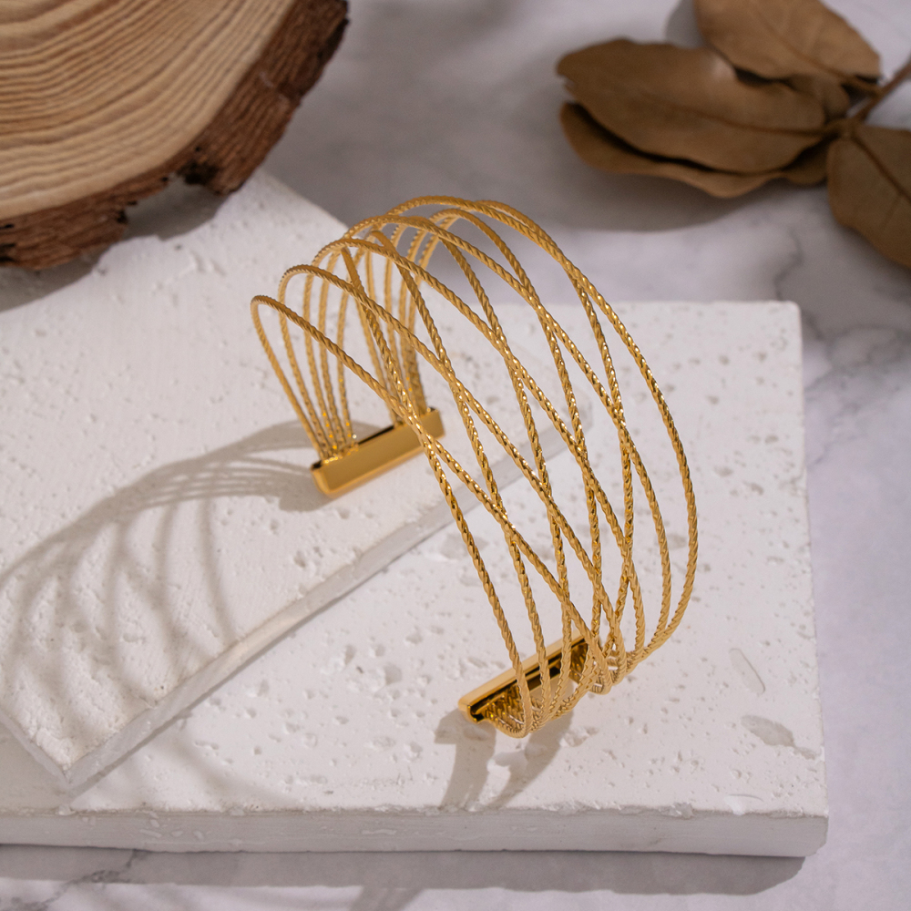 18K Gold Plated 304 Stainless Steel Vacuum Electroplated Wide Band Accessories Jewelry For Women Non-Fading Geometric Bracelet