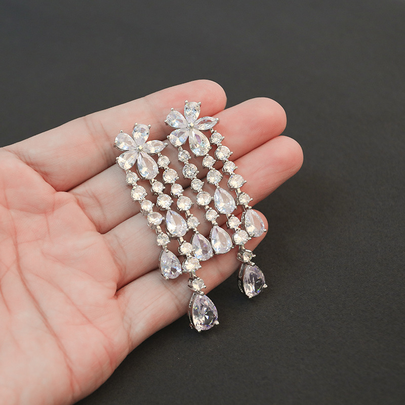 Royal Style Long European Diamond Inlaid Flower Petal Tassel Water Plated Imitation Gold Geometric Pattern Earrings Women's Fashion Jewelry Accessories