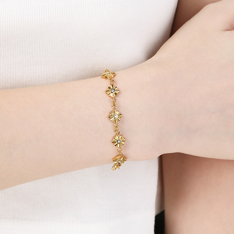 Minimalist Design 304 Stainless Steel Twelve Colors Four-Pointed Star Vacuum Electroplated 18K Real Gold Rhinestone Simple High-End Accessories Hand Jewelry