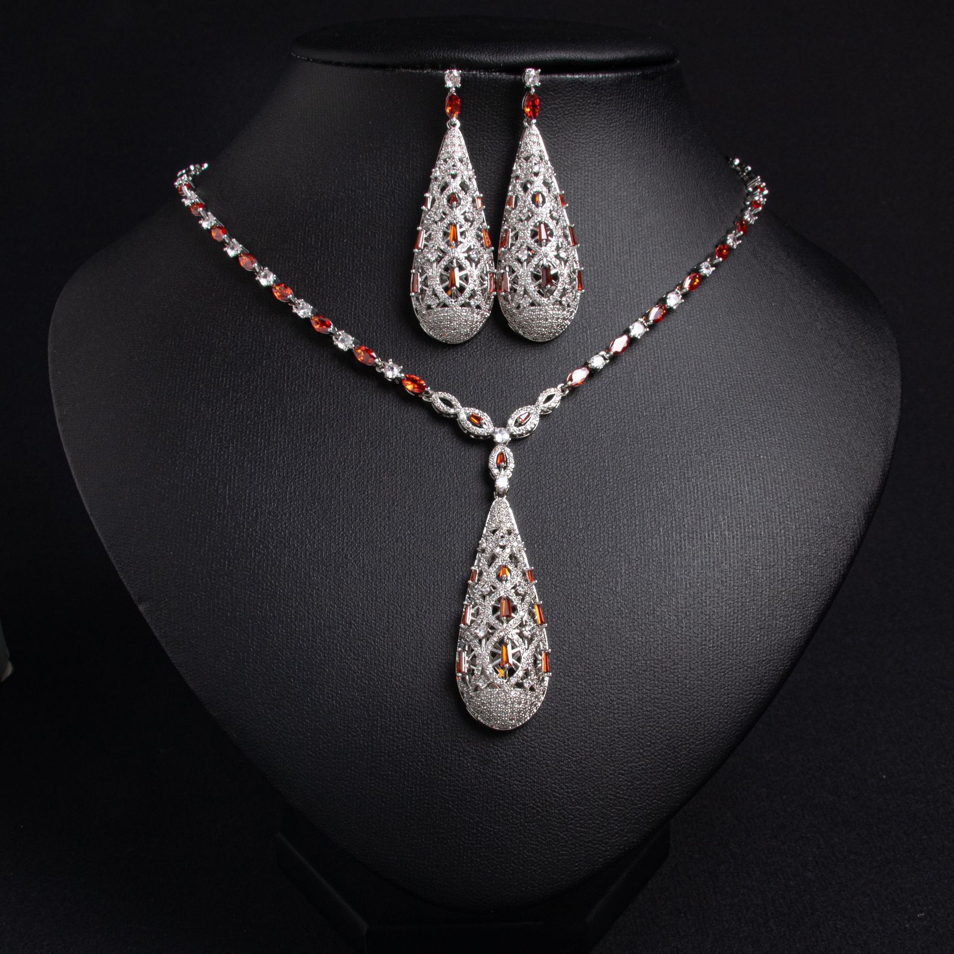 Fashionable Hollow Out Red Ruby Jewelry Set Classic Style Necklace And Earrings Two Piece Set Luxury Aesthetic Copper Zirconia