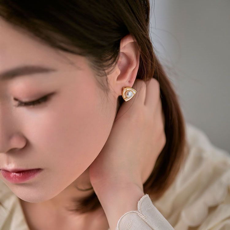 Elegant French Romantic Pearl Earrings Women's Enamel Jewelry Geometric Pattern Vintage Style Triangle Design Copper Material