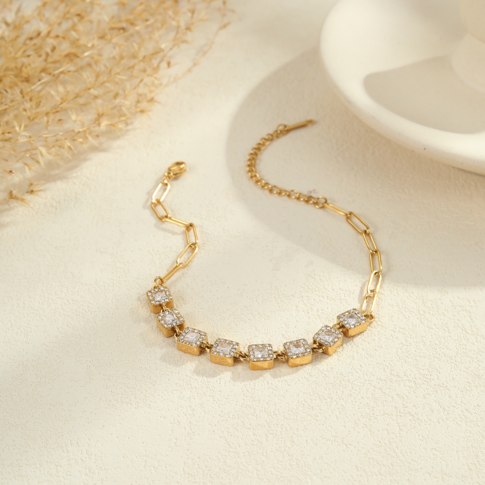 Fashion Stainless Steel Zircon Heart-Shaped Collarbone Chain Necklace Jewelry Set Luxurious Women's Accessories Suitable For Parties And Dates